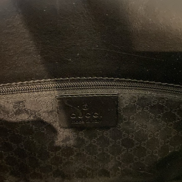Gucci black leather bag. Excellent condition (very minor scratches, shown in pic - Picture 6 of 7